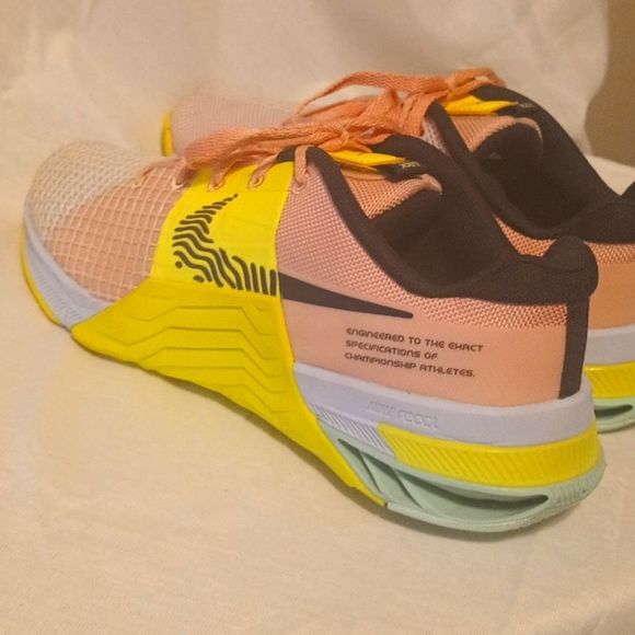 Nike women's Metcon 8 cross training athletic shoes Arctic Orange Volt size 9.5 - Picture 7 of 10